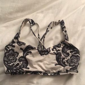 Lululemon sports bra